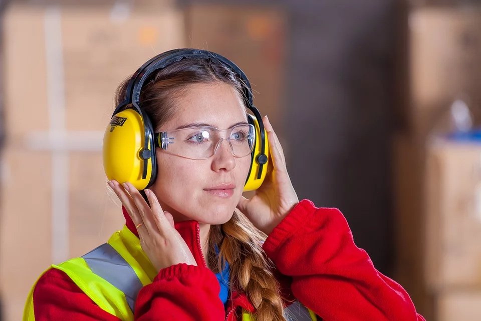 protecting your eyes when using power tools